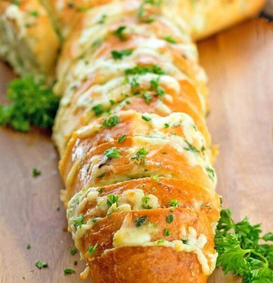 Sarımsaklı Ekmek (otlu tereyağı ve peynirle)
